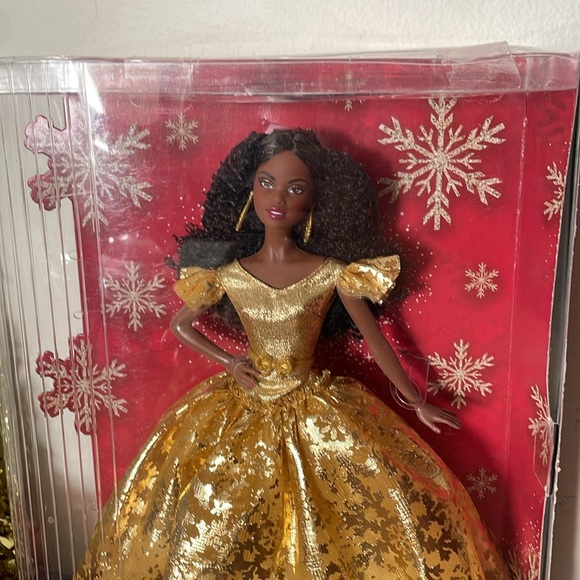 2020 Holiday Barbie - Picture 6 of 12
